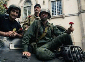 Coluna Luís Palma Gomes: A Revolução dos Cravos